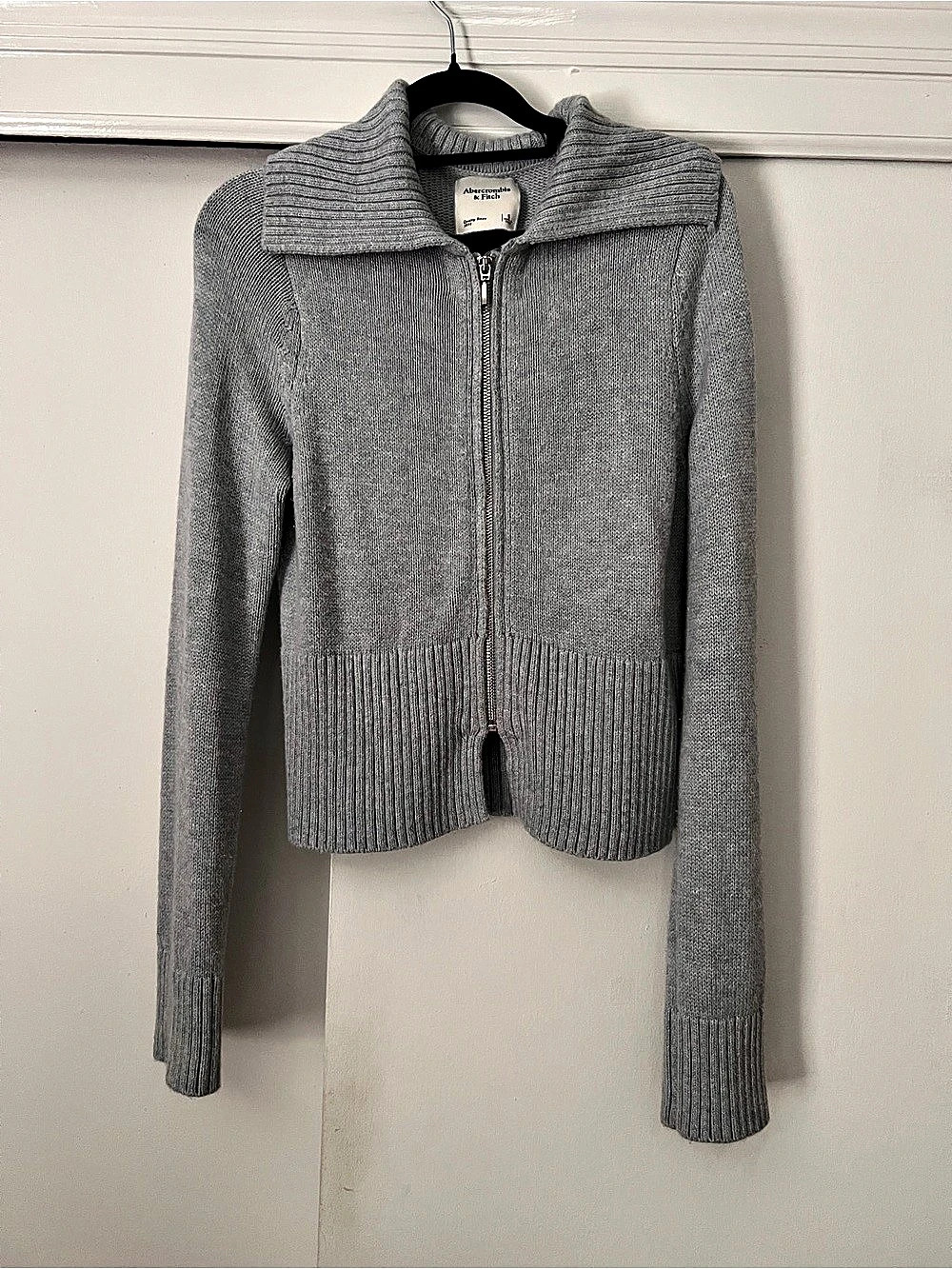 Abercrombie & Fitch Cowl Neck Sweater in Gray Size Small Like New